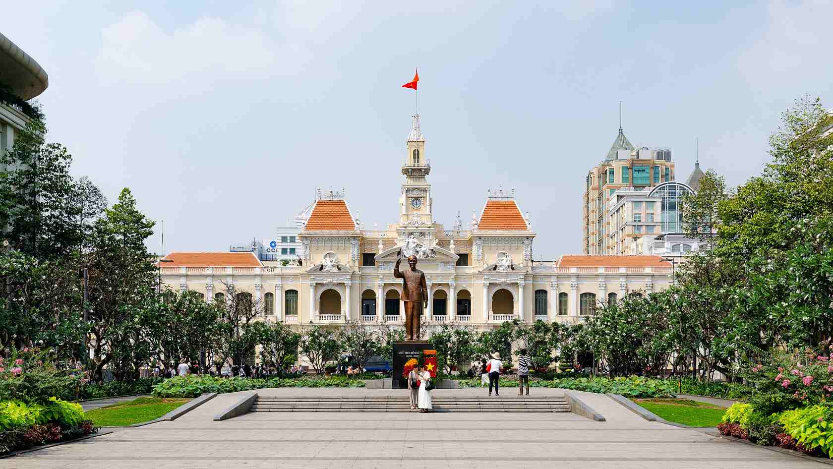 Ho Chi Minh City Travel Guide: Experience of Saigon self-guided traveling