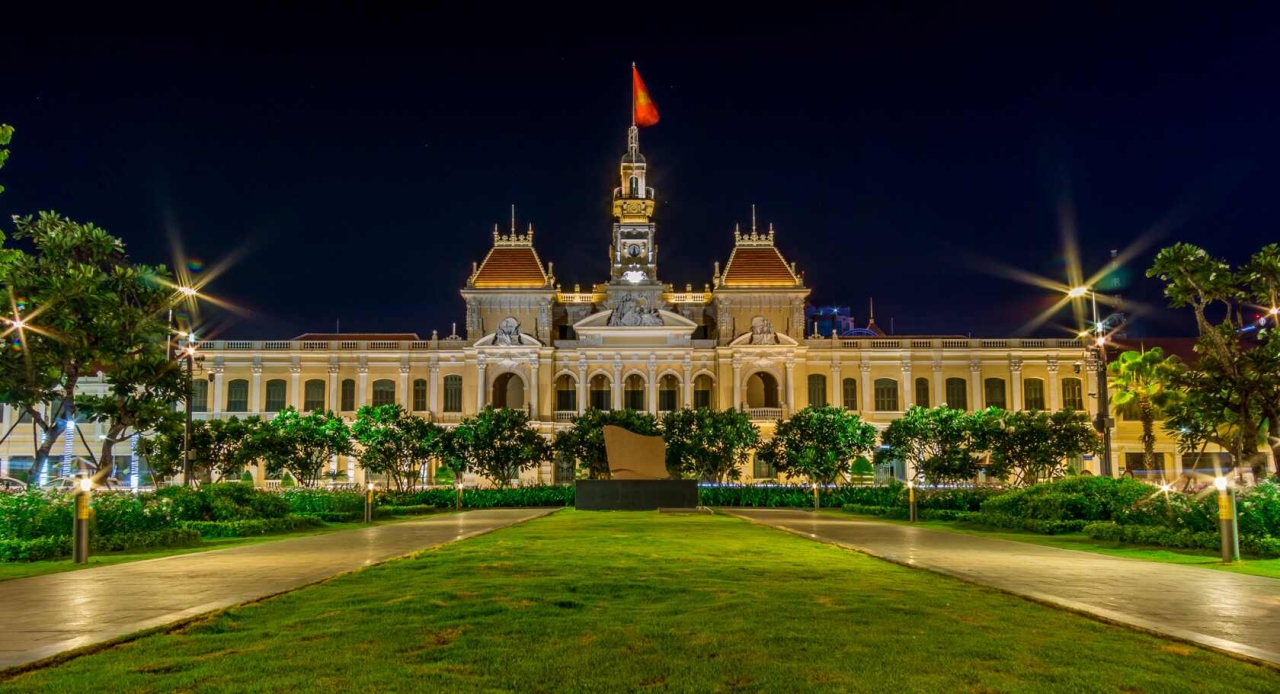 nguyen hue walk street ho chi minh city