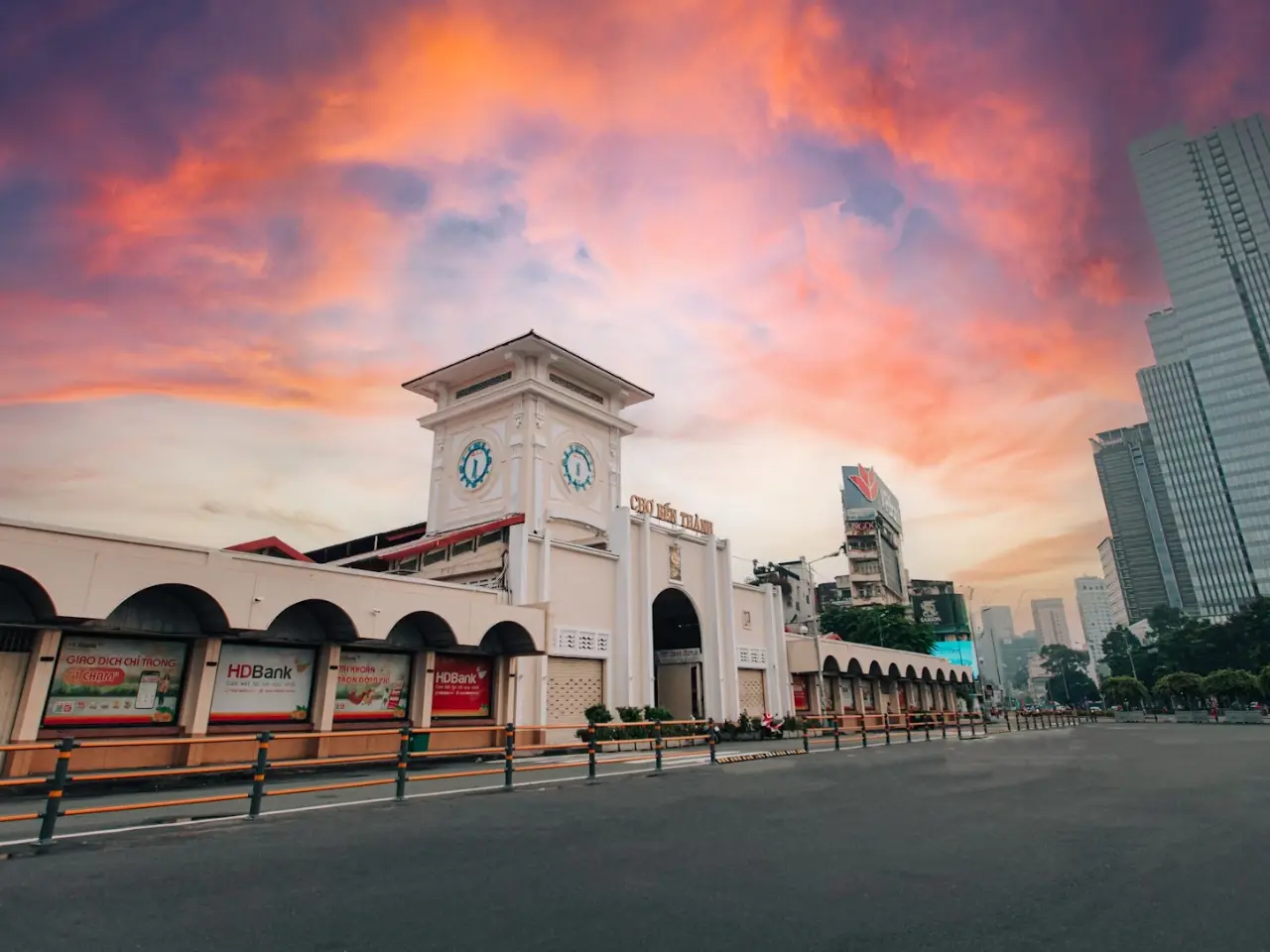 "Bỏ Túi 10" Địa Điểm Du Lịch Sài Gòn 3 Ngày 3 Ben-Thanh-Market-The-Most-Recommended-Place-To-Visit