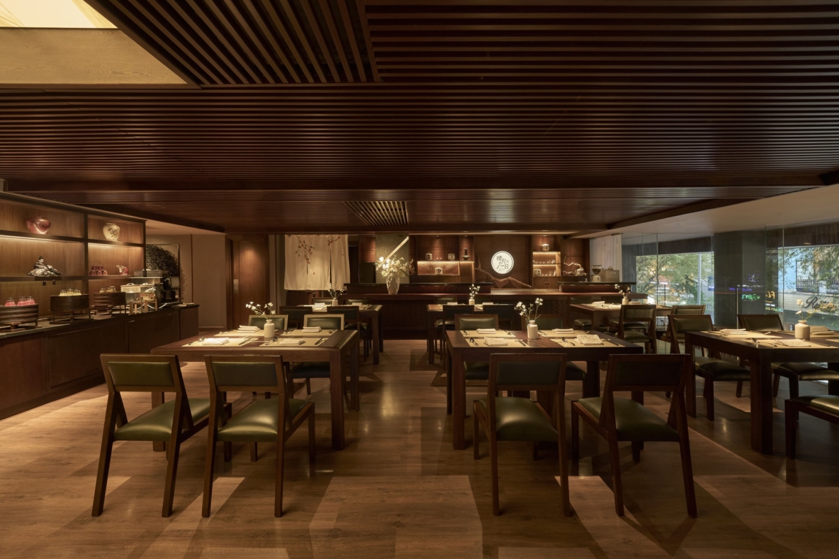 RESTAURANT 晴れた日 <br> (Hareta hi - A Fine Day)